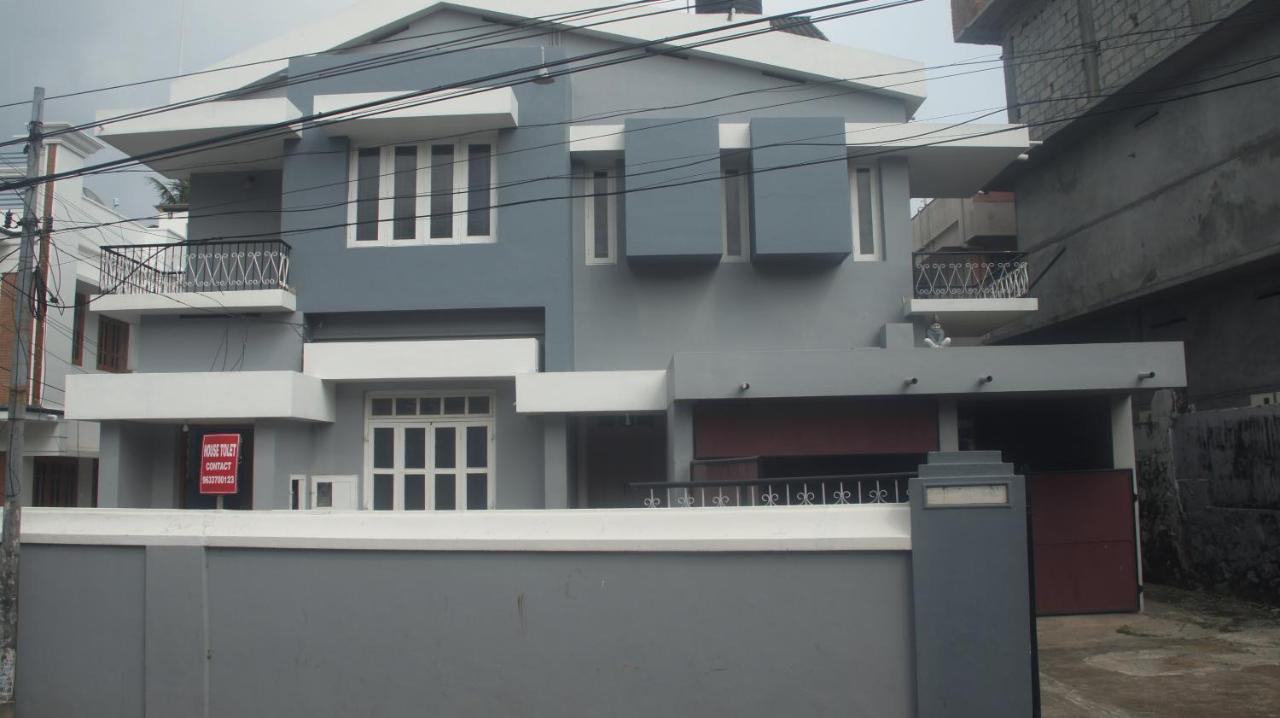 Bed And Bath For 1-8 People Hotel Thiruvananthapuram Екстериор снимка