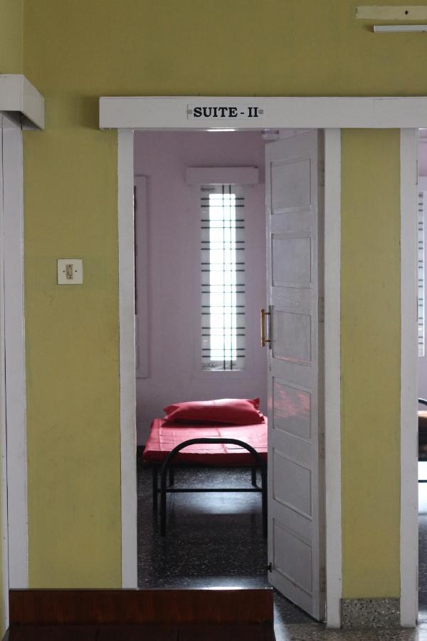 Bed And Bath For 1-8 People Hotel Thiruvananthapuram Екстериор снимка