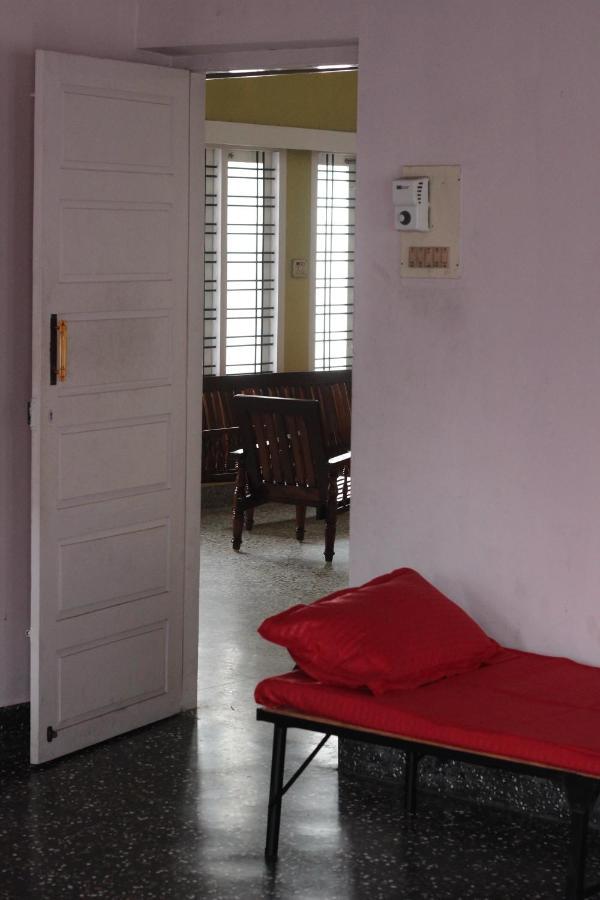 Bed And Bath For 1-8 People Hotel Thiruvananthapuram Екстериор снимка