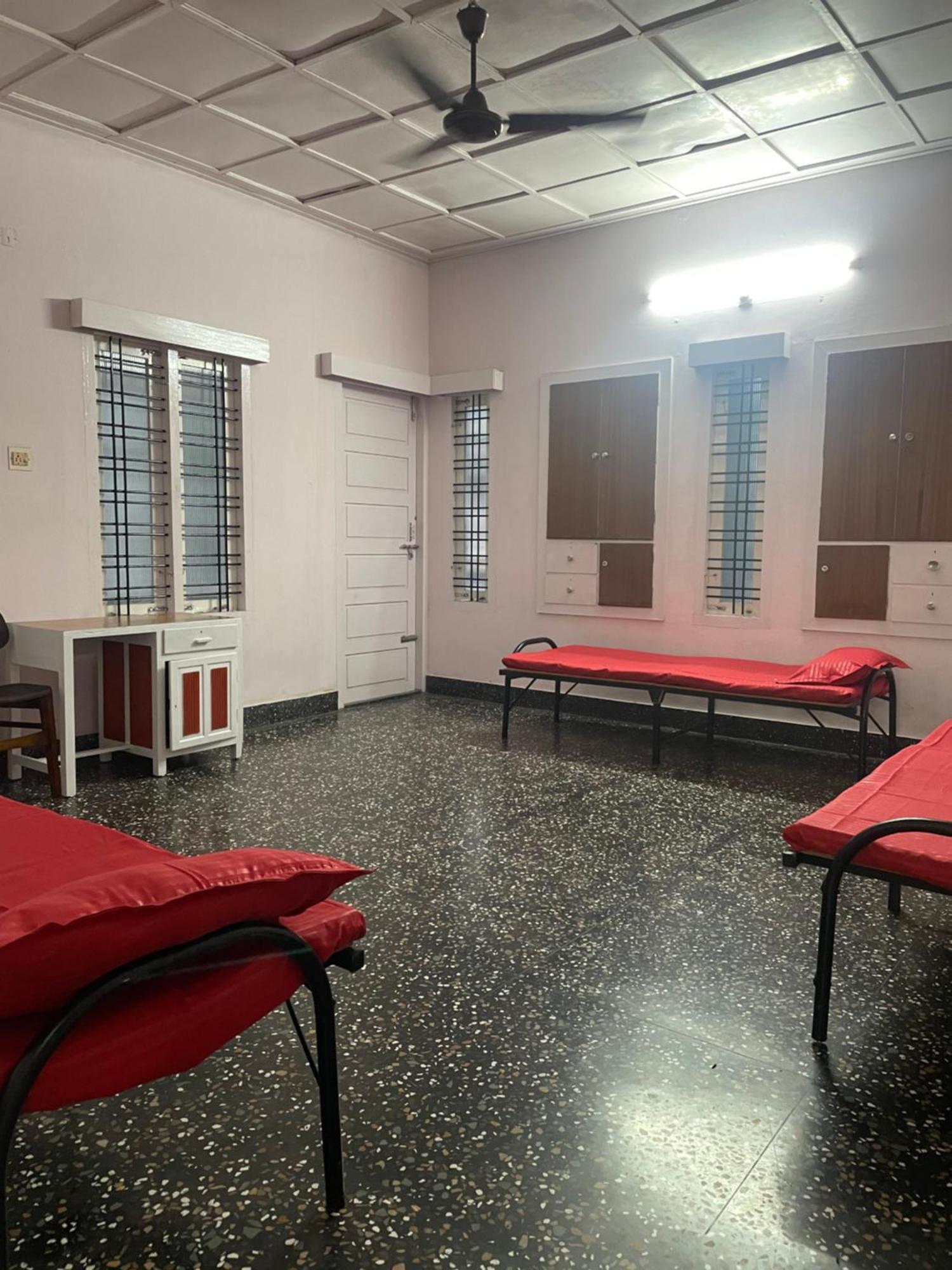 Bed And Bath For 1-8 People Hotel Thiruvananthapuram Екстериор снимка